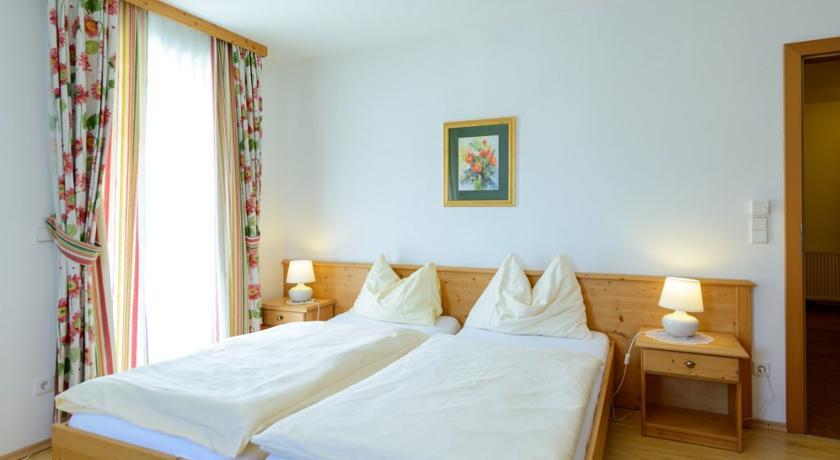 Pension Hiesel-Villa Untersbergblick Anthering Room photo